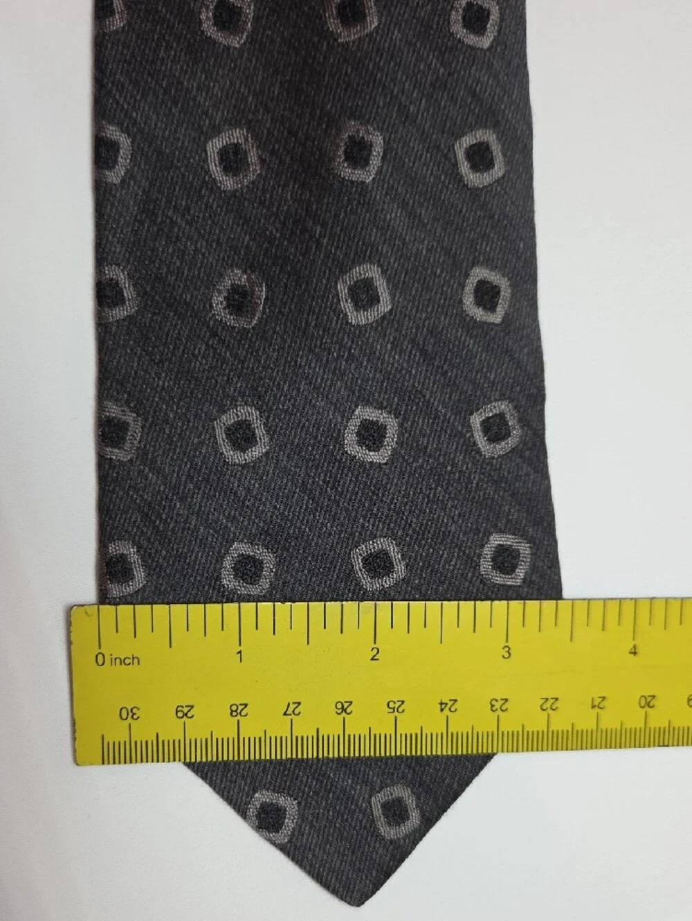 Giorgio Armani Men's Wool/Silk Blend  VTG Tie W/ Gray/Black Dot Pattern 3.5x56